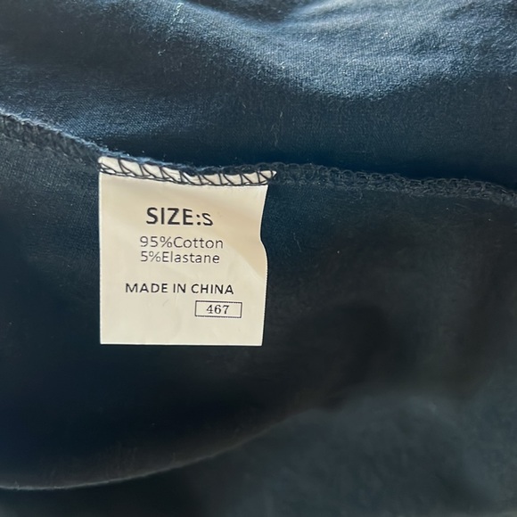 🌼BLACK FLOWER EMBROIDERED TOP🌼 - Picture 6 of 6